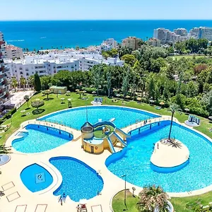 https://centrico-apartamento-con-terraza-vistas-al-mar-piscinas.hotelsinnerja.org